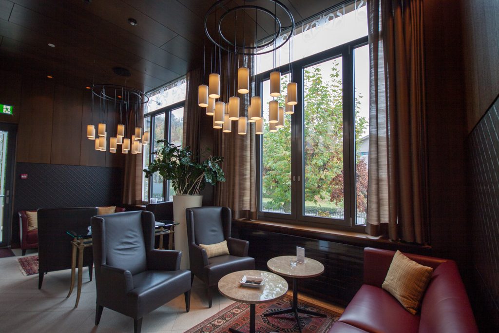 » Restaurant & Smokers Lounge