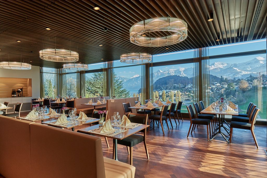 » Restaurant & Smokers Lounge